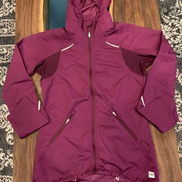 MEC running coat. - Picture 1 of 3